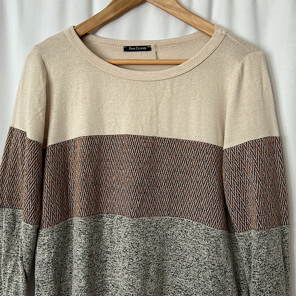 Pink Clover Grey Color Block 3/4 Sleeve Sweater Shirt Top **Size M** 🌸🌸 - Picture 3 of 4